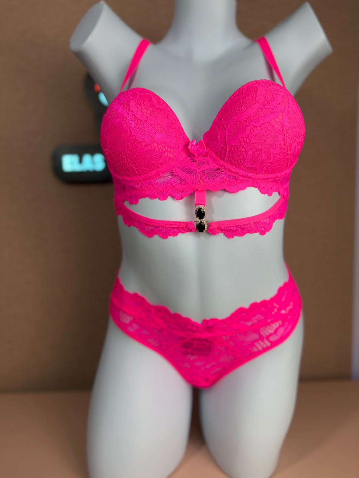 Conjunto renda com joia, tanga fio